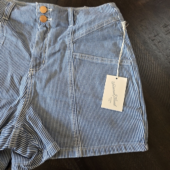 ‼️3/$30‼️ High-Rise Pinstripe Jean Shorts Women's Size 10 High Rise New - Picture 7 of 10